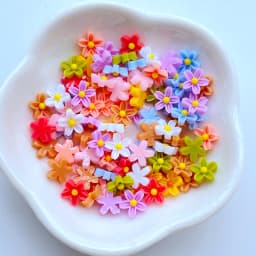 200Pcs New Cute Mini 8mm Flower Flat Back Resin Nail Enhancement Jewelry Craft Decoration Accessorie