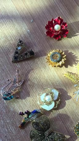 Metal Alloy Zircon Crown Brooch Lapel Suit Shirt Collar Pins Rhinestones Royal Pearl Brooches for Women Accessories Fashion Jew