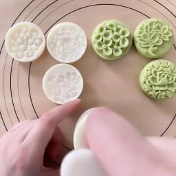 4Pcs/Set Flower Shape Round Mooncake Mold Chinese Pastoral Style Hand Pressure 3D Home DIY Fondant Cake Decoration Tools