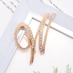 Women Luxury Letter Brooch Pins In Gold Color Rhinestones Crystal English Alphabet Metal Pins Cute Jewelry Accessories Gift