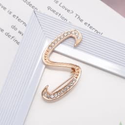 Women Luxury Letter Brooch Pins In Gold Color Rhinestones Crystal English Alphabet Metal Pins Cute Jewelry Accessories Gift