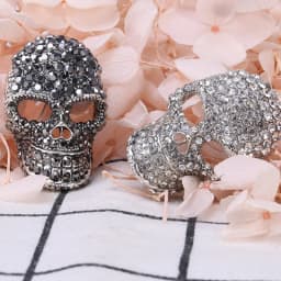SKEDS Fashion Punk Full Crystal Skull Shining Brooch Pin For Women Trendy Personal Badges Clothes Bag Accessories Brooches Pins