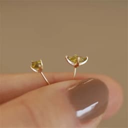 New In Fresh Olive Green Zircon Piercing Earring Simple Geometry Small Ear Stud Earrings for Women Party Jewelry Gifts