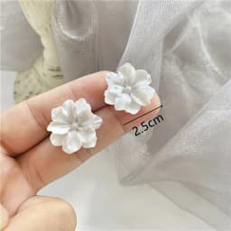 New Irregular Mussel Stud Earrings Women Unique Personality Small Flower Leaf Pearl Heart Earrings Wedding Jewelry Birthday Gift