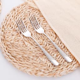 7.95“ Food Grade Stainless Steel 304 Gold Plated Dinner Forks Set Dishwasher Safe Salad Fork Table Fork Set With Hammered Handl