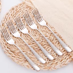 7.95“ Food Grade Stainless Steel 304 Gold Plated Dinner Forks Set Dishwasher Safe Salad Fork Table Fork Set With Hammered Handl
