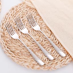 7.95“ Food Grade Stainless Steel 304 Gold Plated Dinner Forks Set Dishwasher Safe Salad Fork Table Fork Set With Hammered Handl