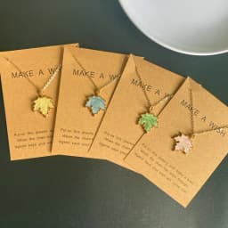 1 Pcs Fashion Maple Leaf Necklace Colorful Leaf Pendant Glittery Charm Chain Gift Jewelry Korean Jewelry Accessories Wholesale