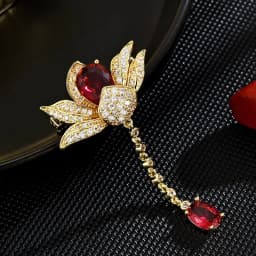 Vintage Elegant Women Classic Pendant Lotus Crystal Brooches Badges Exquisite Lady Shiny Plant Rhinestone Party Pins Jewelry