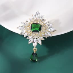 Vintage Elegant Women Classic Pendant Lotus Crystal Brooches Badges Exquisite Lady Shiny Plant Rhinestone Party Pins Jewelry