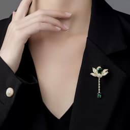 Vintage Elegant Women Classic Pendant Lotus Crystal Brooches Badges Exquisite Lady Shiny Plant Rhinestone Party Pins Jewelry