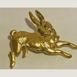 Retro High Grade Small Rabbit Brooch Pin Cartoon Animal Emblem New Year Clothing Accessories Cute Enamel Pin