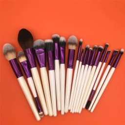YLovely Man Ly Soft Synthetic Hair High Quality Wooden Foundation Powder Contour Blending Eyeshadow Makeup Brush Set Kit