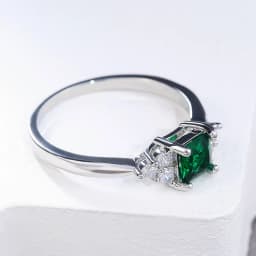Huitan Simple Minimalist Style Finger Rings Modest Design With Cute Green Cubic Zircon Stone Proposal Engagement Rings For Women