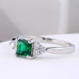 Huitan Simple Minimalist Style Finger Rings Modest Design With Cute Green Cubic Zircon Stone Proposal Engagement Rings For Women