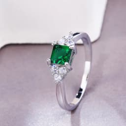 Huitan Simple Minimalist Style Finger Rings Modest Design With Cute Green Cubic Zircon Stone Proposal Engagement Rings For Women