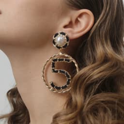 Korean  Luxury Jewelry Big Letter Five V Shape Circle Pearl Earrings For Women  Wholesale
