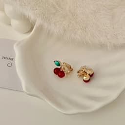 Korean Fashion Fresh Cherry Clip Earrings Lovely Creative Small Red Cherry Earclip Earrings Without Ear Hole for Female Women