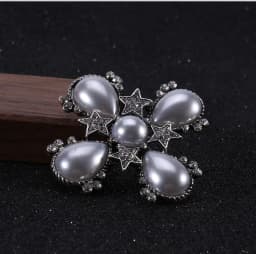 Vintage brooch accessory with pearl and rhinestone mink fur badge pin buckle autumn and winter clothing corsage
