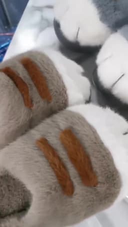 New Adorable Kitten Claw Slippers Women's Home Shoes Non Slip Furry Mules Female Fashion Warm Fluffy Slides Outdoor Cat Slippers