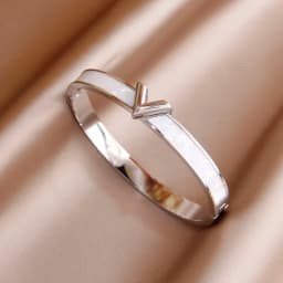 New Sight Classic Stainless Steel Letter V Bangles for Women Fashion Brand Jewelry Crystal Bracelets Party Accessories Gifts