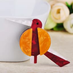 OI Cute Acrylic Orange Hummer Bird Brooches Handmade Harajuku Animal Corsage Pins Jewelry Women Kids Lapel Shirt Collar Clip