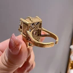 Vintage Luxury 18K Gold-Plated Natural Crystal Claw-Set Decorative Ring for Women - Fashionable Personal Gift