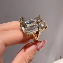 Vintage Luxury 18K Gold-Plated Natural Crystal Claw-Set Decorative Ring for Women - Fashionable Personal Gift