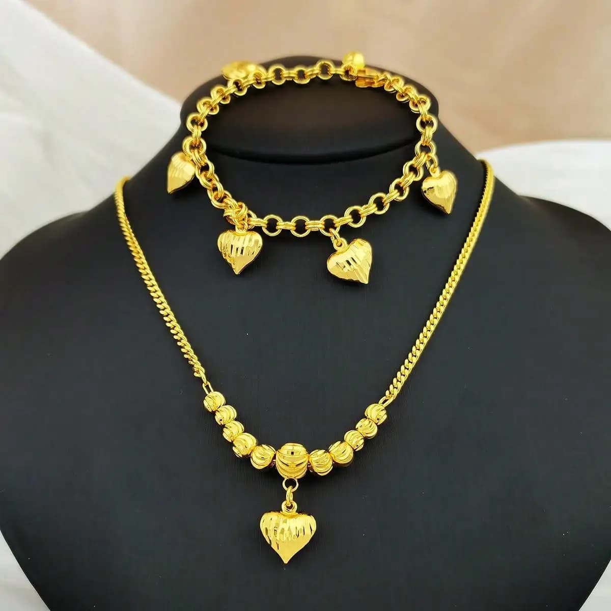 Dubai 24K Gold Plated Exquisite Women's Luxury Love Necklace Middle Eastern Elegant Heart Bracelet Copper Jewelry Two Piece Set