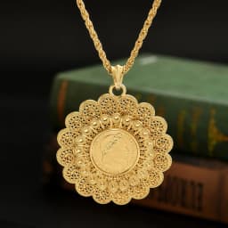 An Arab Lady's Necklace With A Gold-Plated Round Pendant In Hip-Hop Style Traditional Wedding Dress Jewelry With Twisted Chain