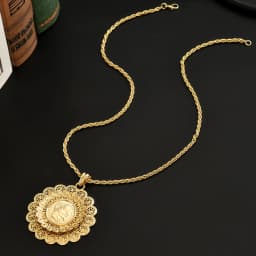 An Arab Lady's Necklace With A Gold-Plated Round Pendant In Hip-Hop Style Traditional Wedding Dress Jewelry With Twisted Chain