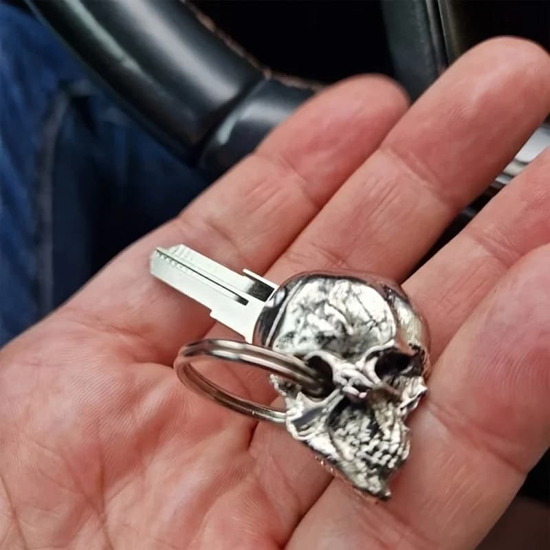 Stainless Steel Skull Motorcycle Key Decorative Hat, Unique Gift for Cyclists, Skull Keychain Decoration (Key Not Included)