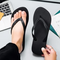 ins trendy black flip flops for men in summer wear simple non-slip soft sole clip foot-slip fashionable and versatile beach sand