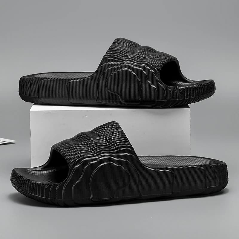 Man Fashion Sandals Solid Beach Slippers Summer Non Slip Sandals Soft Unisex Slides Women Luxury Outdoor Ultralight Shoes