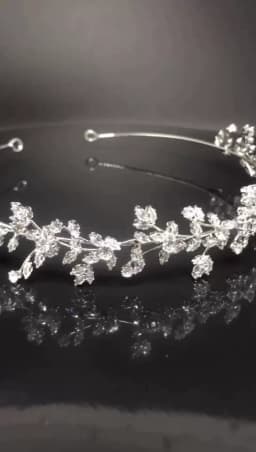 YCDZSWWL European Style Goddess Maple Leaves Shaped Elegant Headband Fairy Tiara Zircon Inlayed Full Crystal Bridal Crown