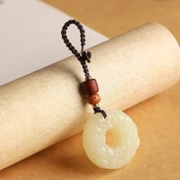 Natural Carving Jade Safety Buckle Bite Money Pixiu Keychain Wealth Transfer Handcrafted Retro Carved Bodhi Sandalwood Pendant