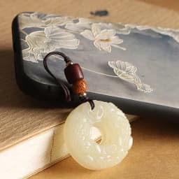 Natural Carving Jade Safety Buckle Bite Money Pixiu Keychain Wealth Transfer Handcrafted Retro Carved Bodhi Sandalwood Pendant