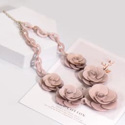 Blucome 2022 New Acrylic Flower Shape Necklace Female Exaggerated Clavicle Sweater Necklace Unique Women Girls Pendant Jewelry