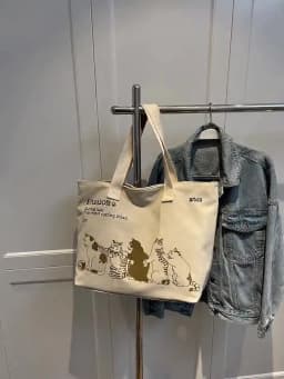 Women's Fashionable Canvas Tote Bag Spacious Durable Shoulder Bag with Zipper Closure Classic Design for Work