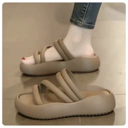 Super Soft Summer Beach Non-Slip Fashionable and Versatile Thick-Soled Women's Casual Sandals