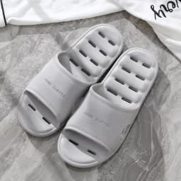 Quick-drying Man Women's Slipper Non-slip Soft-sole Bathroom Slippers Hollowed Out Leaky Slippers Casual Couple Home Slipper