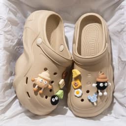 Women DIY Cute Animal button Decor Clogs Fashion Summer Spring Autumn Beach Sandals Cave Hole Female Garden Shoes Students Girls