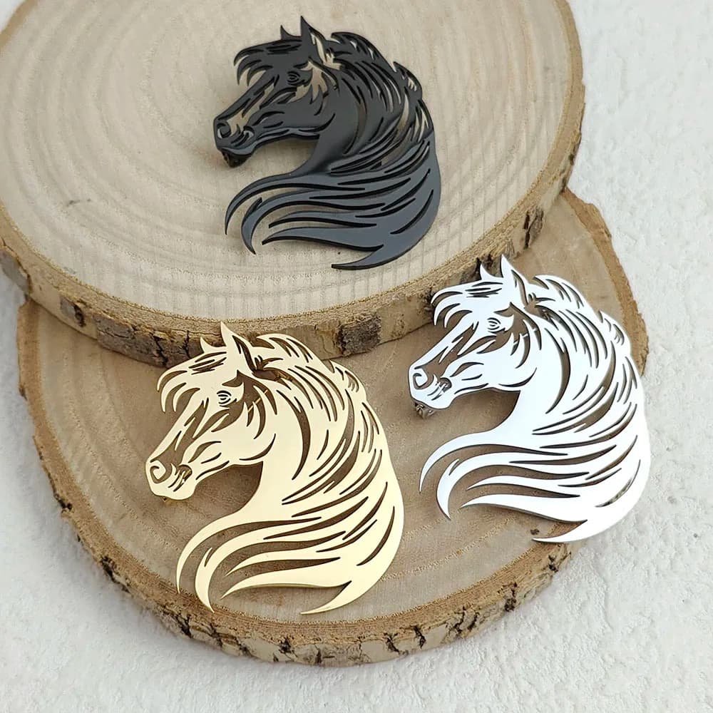 Original innovative horse head hollow stainless steelGold-plated 18K brooch, suit lapel pin, waterproof formal fittings
