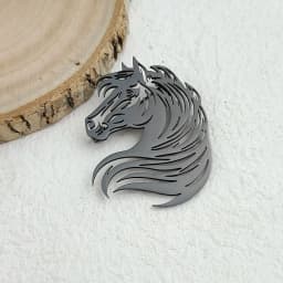 Original innovative horse head hollow stainless steelGold-plated 18K brooch, suit lapel pin, waterproof formal fittings