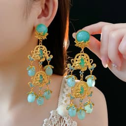 Mediaeval Style Round Resin Clip Earrings Exquisite Flower Hollow Pendant Earrings Fashion Elegant Woman Banquet Accessories K