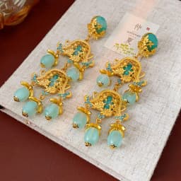 Mediaeval Style Round Resin Clip Earrings Exquisite Flower Hollow Pendant Earrings Fashion Elegant Woman Banquet Accessories K
