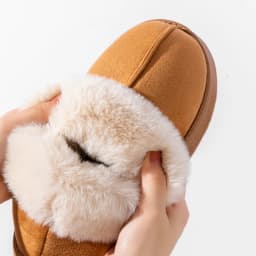 High Quality of Women's Fashion Snow Boots Fluffy Plush Faux Fur Soft Slippers Winter Indoor Comfortable Home Men's Shoes