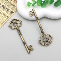 10pcs/Lot Retro Antique Bronze Heart Engraved Vintage Key Pendant-DIY Jewelry Charms for Necklace&Keychain Craft Making Supplies