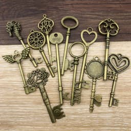 10pcs/Lot Retro Antique Bronze Heart Engraved Vintage Key Pendant-DIY Jewelry Charms for Necklace&Keychain Craft Making Supplies