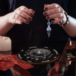 2PCS/Set Pendulum Board Set, Wooden Dowsing Divination Board Metaphysical Message Board with Crystal Pendulum for Witchcraft